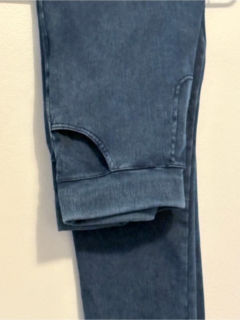 Women’s Blue Slim Stretch Jeans Size L .
Never worn. Probably like leggings.